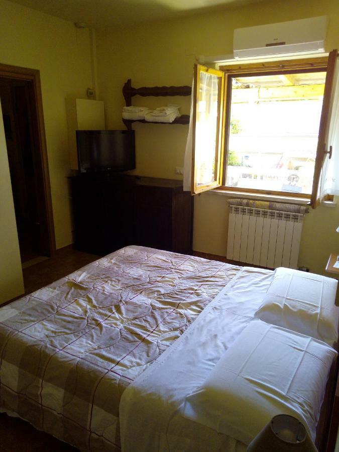 Bed & Breakfast Hotel California Terracina Buitenkant foto