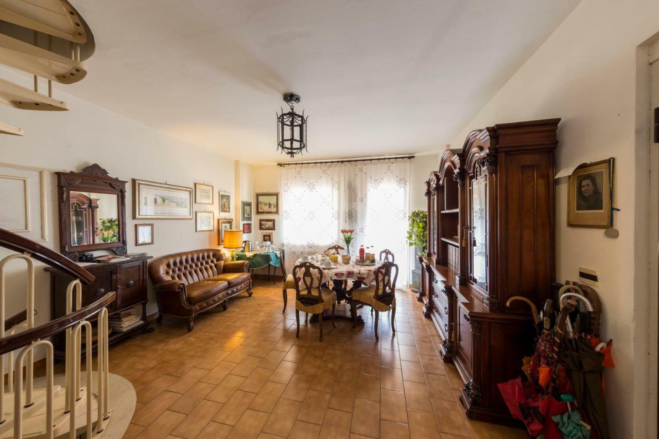 Bed & Breakfast Hotel California Terracina Buitenkant foto